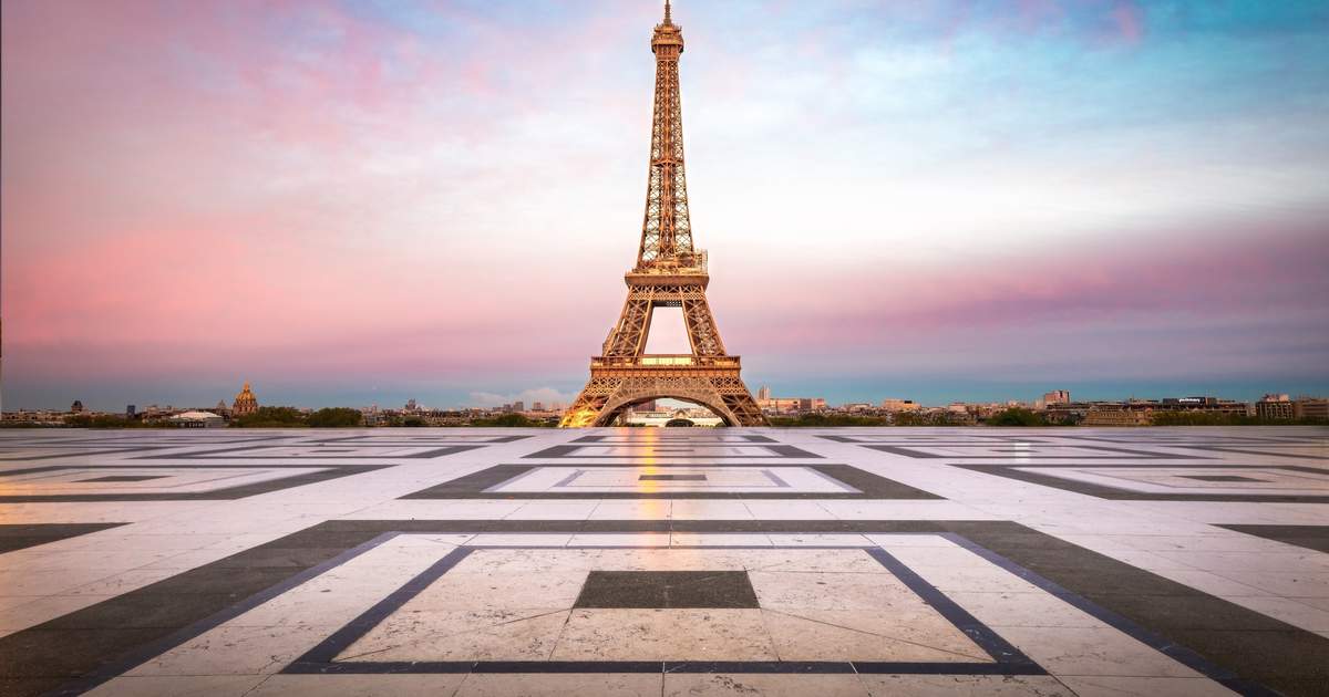 エッフェル塔ガイドツアー（パリ